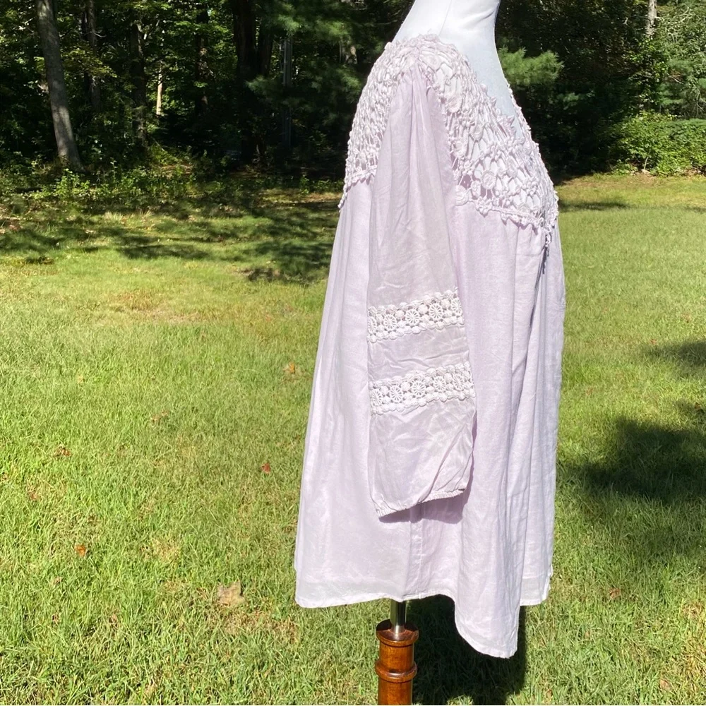 J. PETERMAN TOP BLOUSE TUNIC PALE PURPLE FLORAL LACE ACCENT 3/4 SLEEVE Size M
